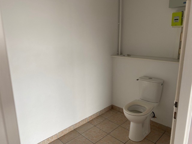location local-commercial MONTREVEL EN BRESSE
