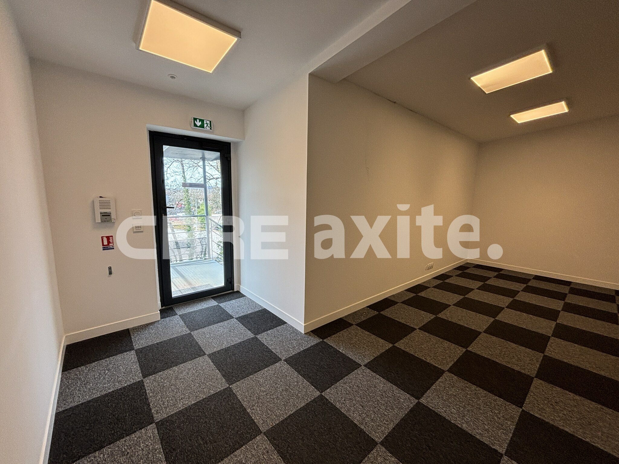 location local-professionnel SEYNOD