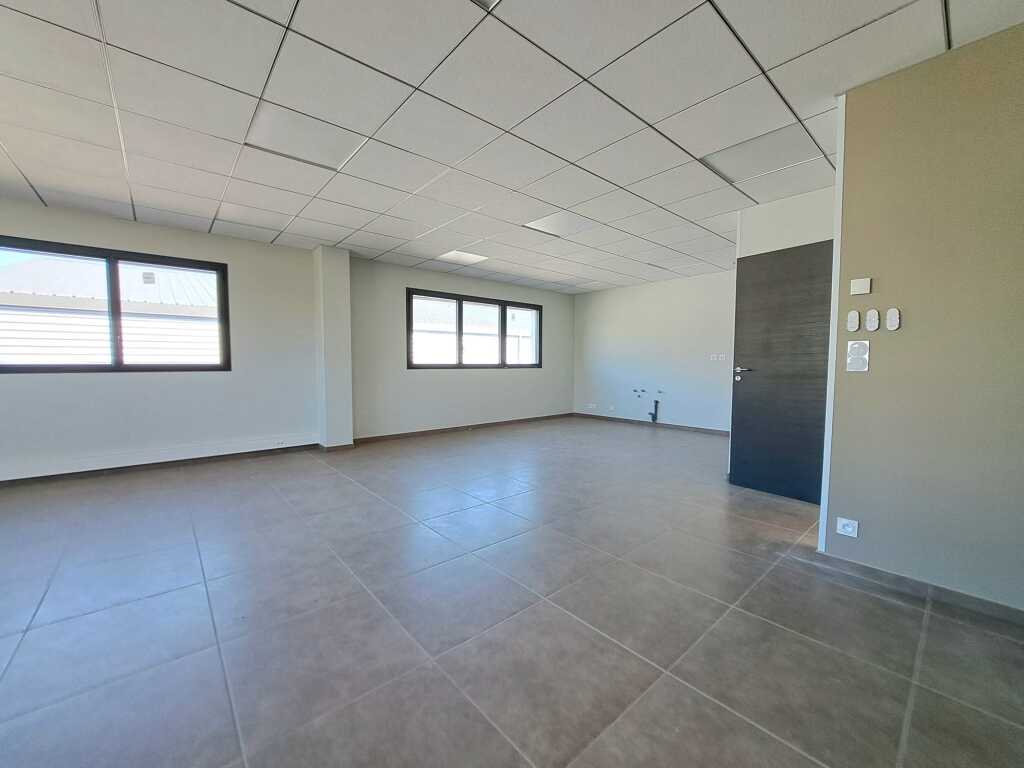location local-commercial LA TOUR