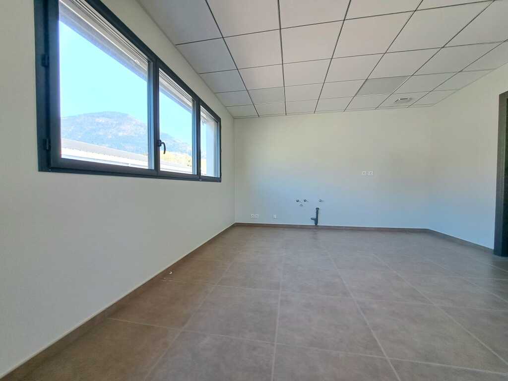 location local-commercial LA TOUR