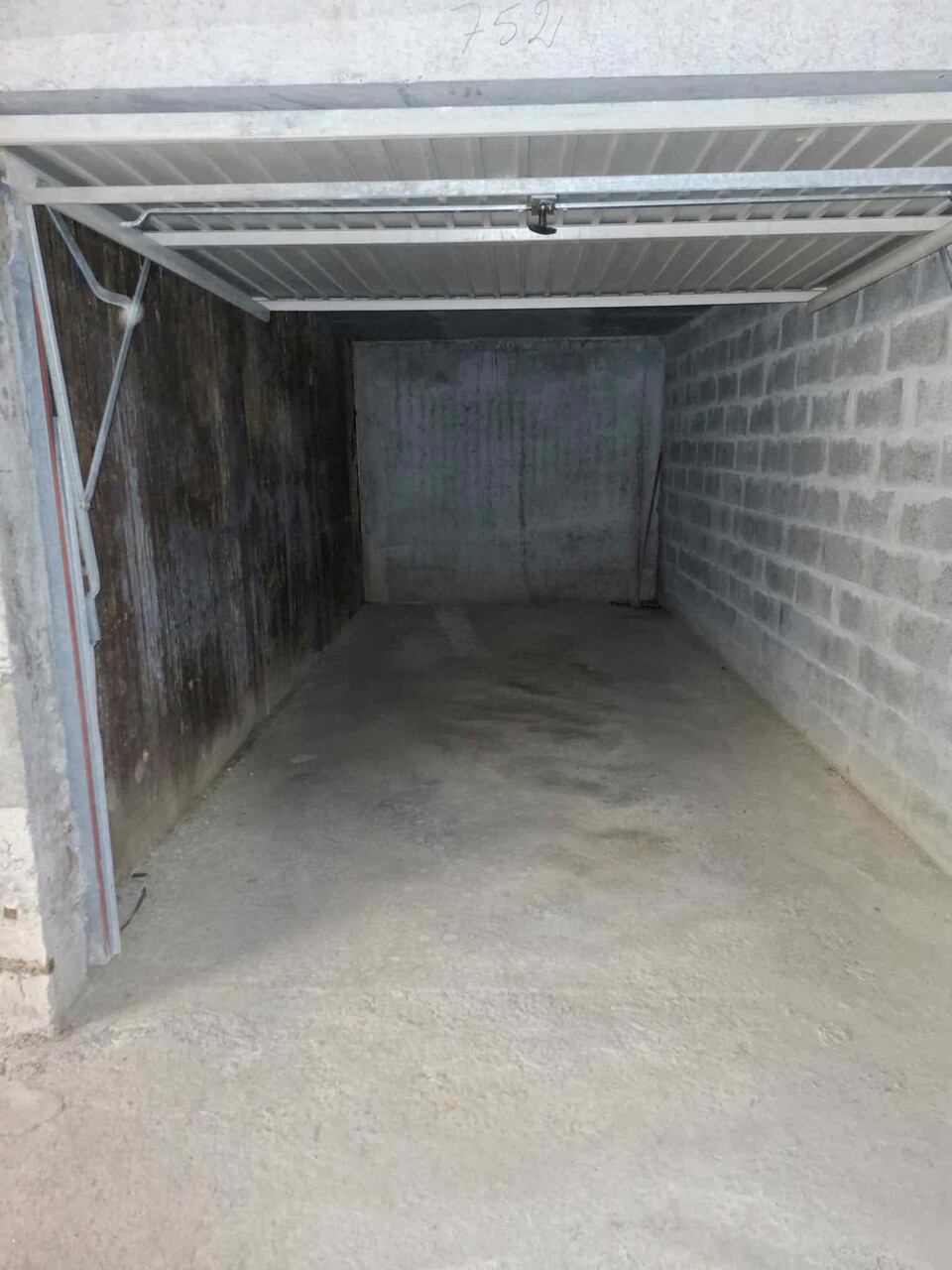 vente parking TANINGES