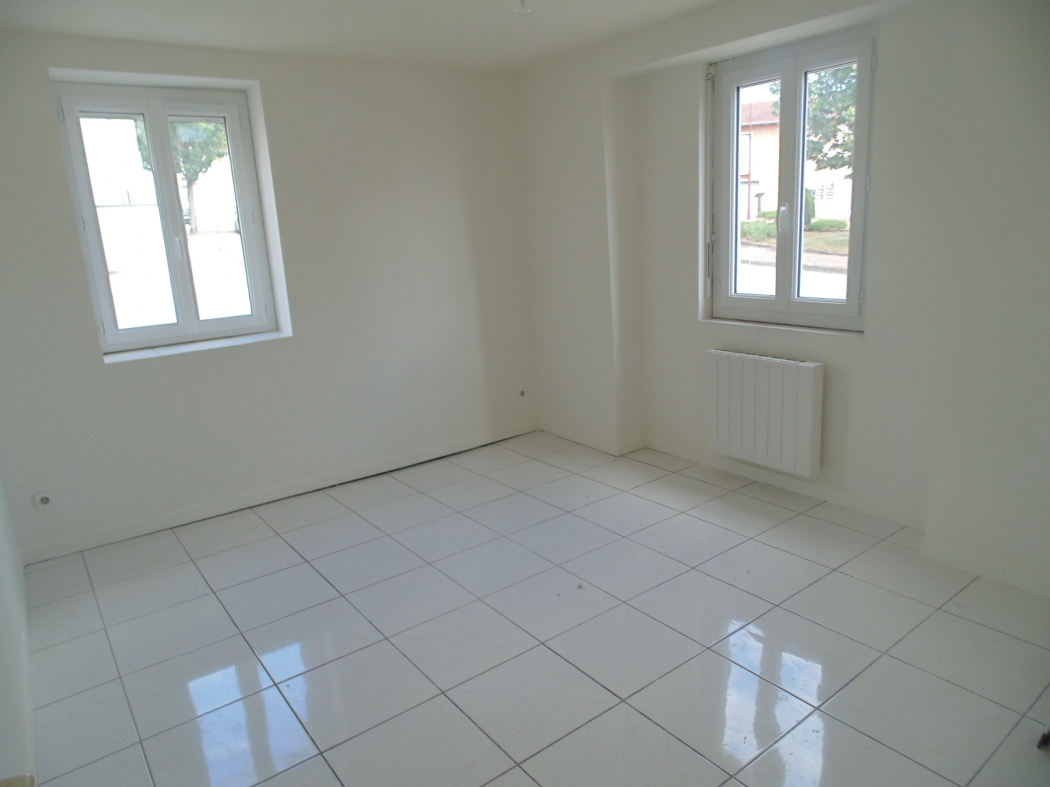 location appartement ST PAUL DE VARAX