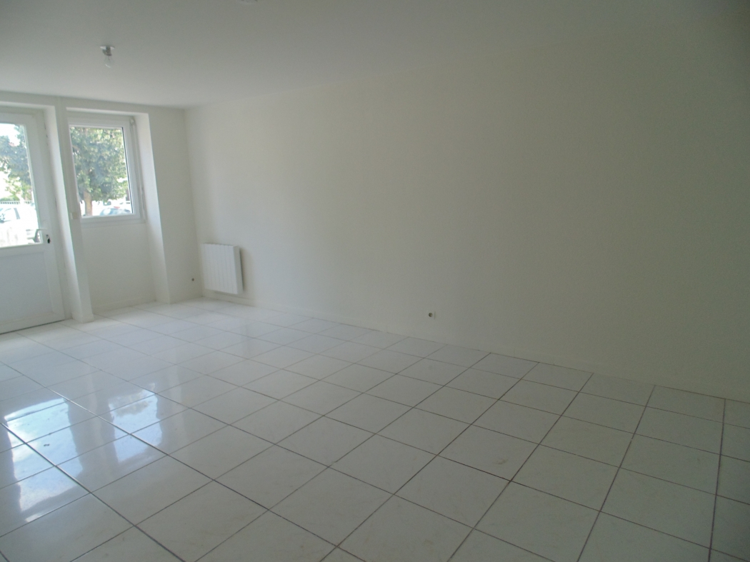 location appartement ST PAUL DE VARAX