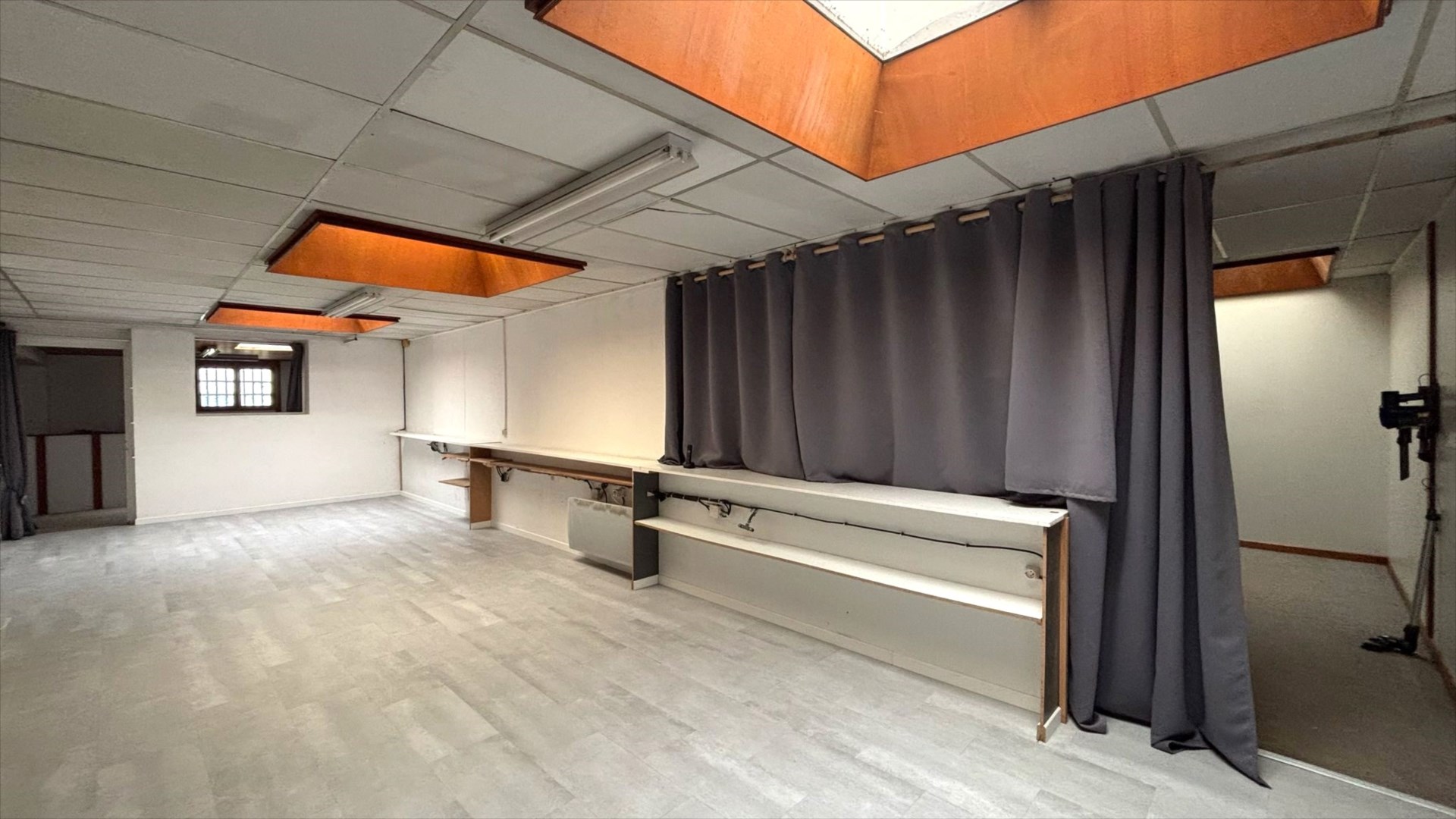 location local-commercial 